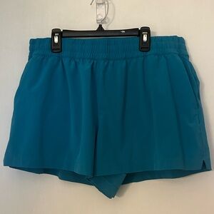 NWOT Athleta Women’s Large Weekender Run Short